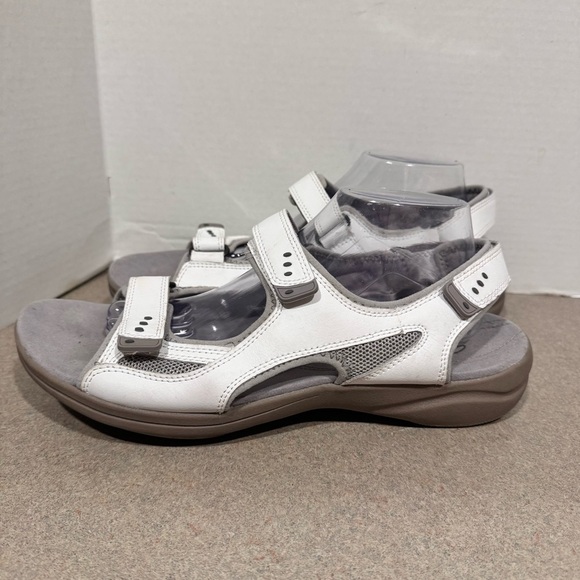 Clarks Women’s White Adjustable Strappy Leather Walking Sandals Size 12 - Picture 6 of 9